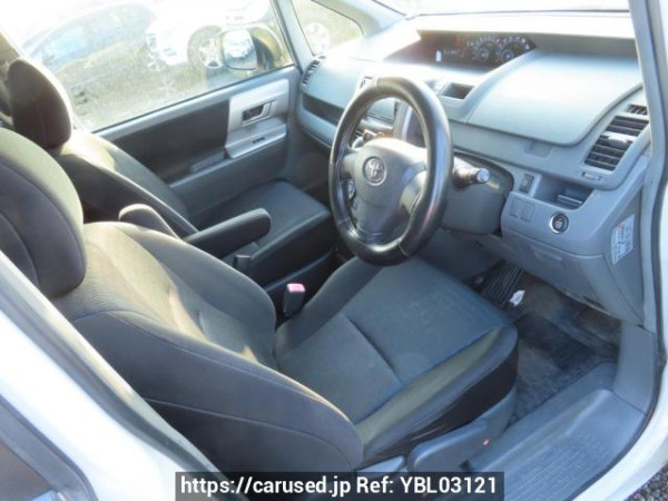 Used 2008 AT toyota voxy ZRR70W Image[13]