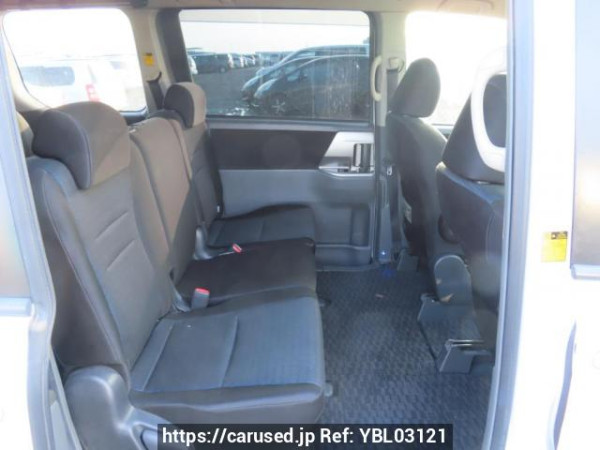 Used 2008 AT toyota voxy ZRR70W Image[17]