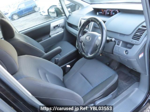 Used 2010 AT toyota voxy ZRR70W Image[14]