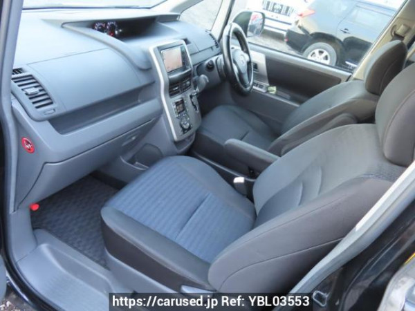Used 2010 AT toyota voxy ZRR70W Image[16]