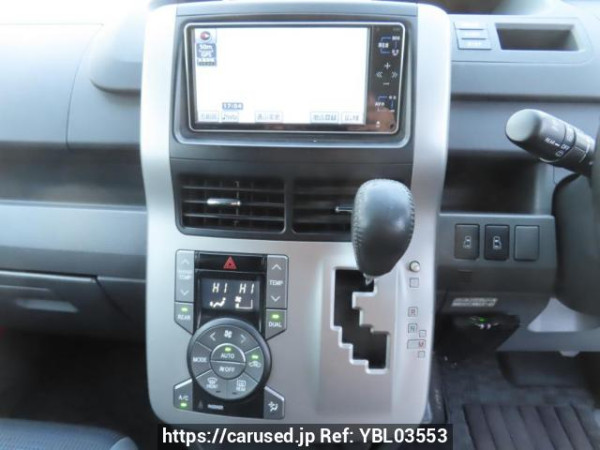Used 2010 AT toyota voxy ZRR70W Image[29]