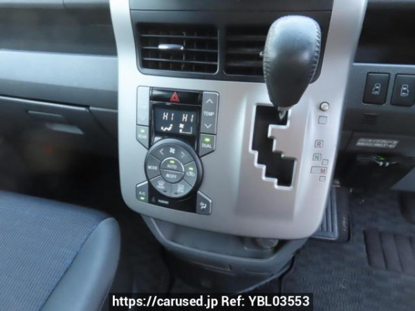 Used 2010 AT toyota voxy ZRR70W Image[31]