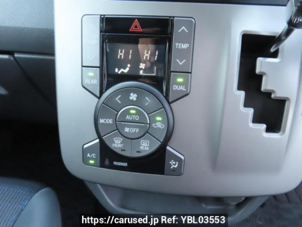 Used 2010 AT toyota voxy ZRR70W Image[32]