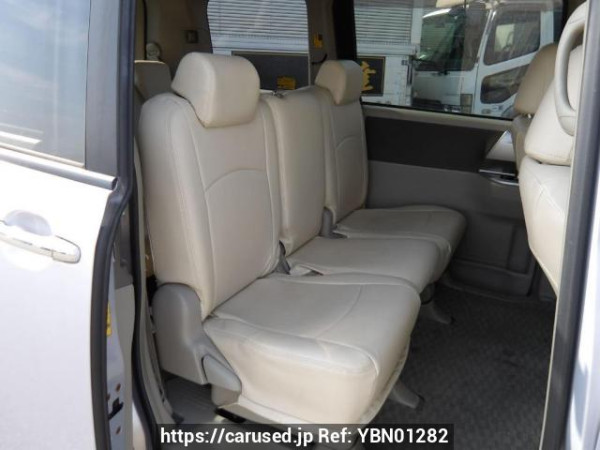 Used 2009 AT toyota noah ZRR70W Image[15]