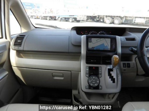 Used 2009 AT toyota noah ZRR70W Image[21]