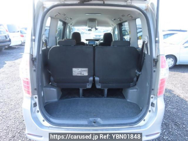 Used 2007 AT toyota noah ZRR70W Image[8]