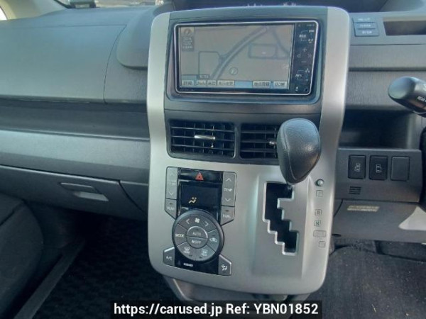 Used 2010 AT toyota noah ZRR70G Image[22]