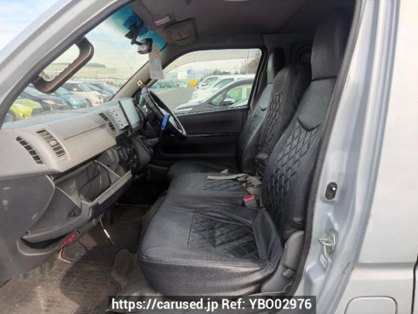 Used 2005 MT toyota regiusace-van KDH205V Image[7]