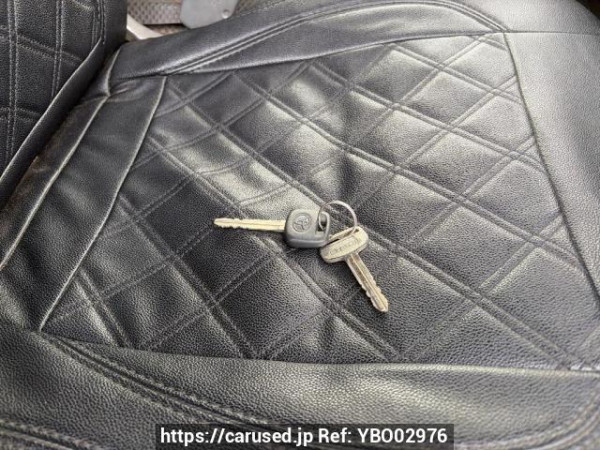 Used 2005 MT toyota regiusace-van KDH205V Image[12]