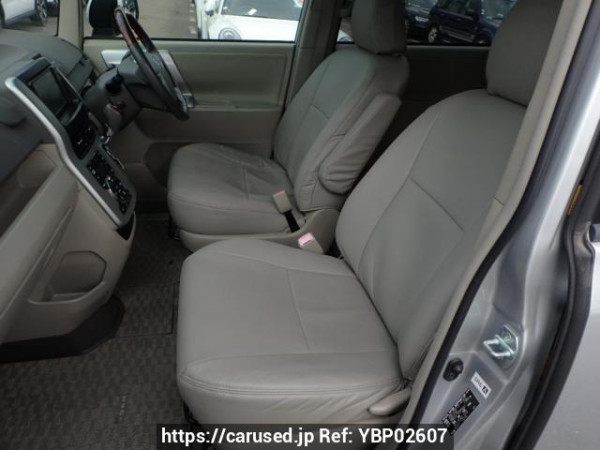 Used 2010 AT toyota noah ZRR70G Image[10]