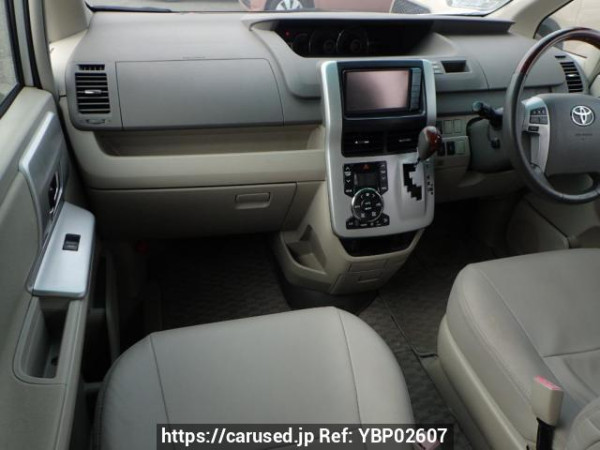 Used 2010 AT toyota noah ZRR70G Image[14]
