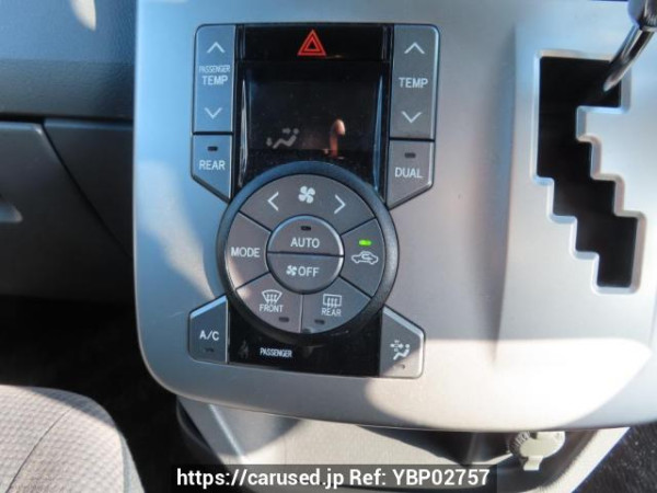Used 2009 AT toyota noah ZRR70G Image[32]