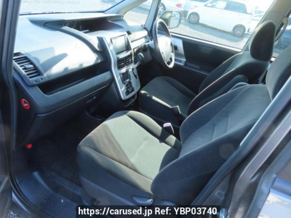 Used 2012 AT toyota noah ZRR70G Image[16]