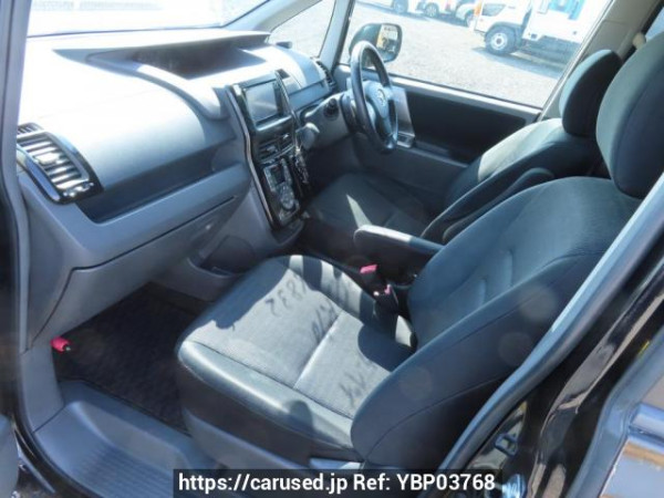 Used 2008 AT toyota voxy ZRR70W Image[16]