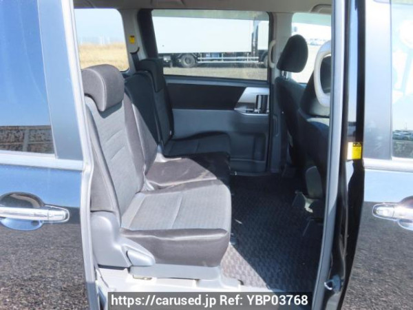 Used 2008 AT toyota voxy ZRR70W Image[18]