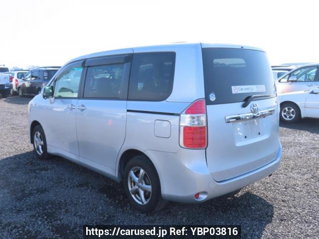 とも Buy Used 2007 Toyota Noah ZRR70G (YBP03816) - Carused.jp