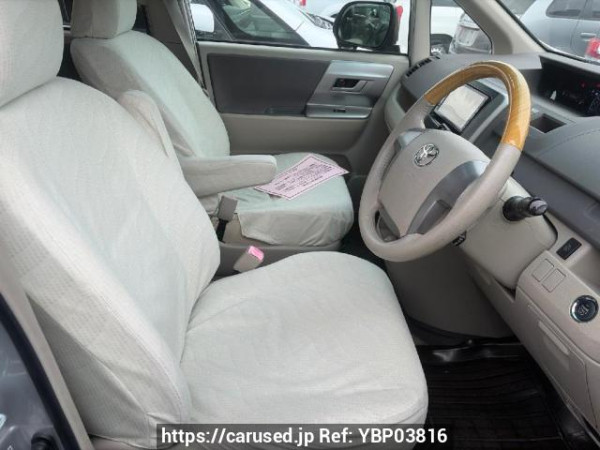 Used 2007 AT toyota noah ZRR70G Image[12]