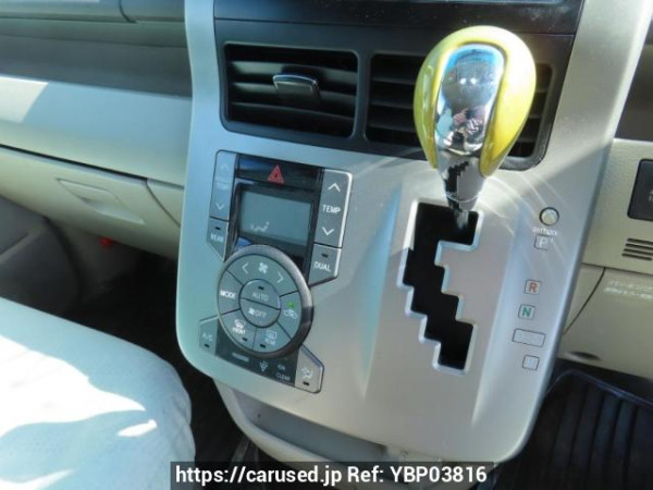 Used 2007 AT toyota noah ZRR70G Image[32]