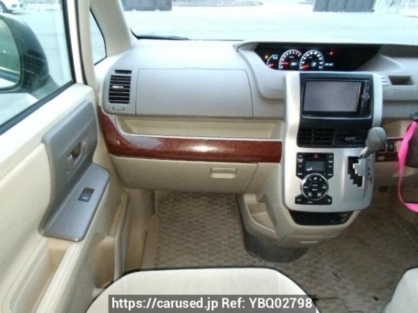 Used 2010 AT toyota noah ZRR70G Image[19]