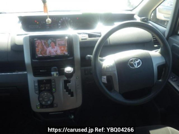 Used 2010 AT toyota noah ZRR70G Image[18]