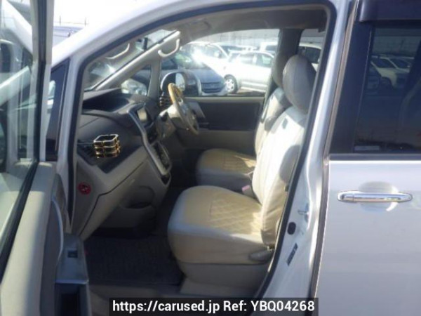 Used 2009 AT toyota noah ZRR70W Image[13]