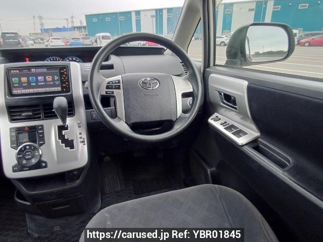 Buy Used 2011 Toyota Noah ZRR70G (YBR01845) - Carused.jp