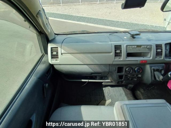 Used 2005 MT toyota hiace-van KDH205V Image[17]