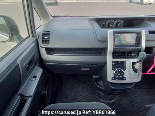 Used 2011 AT toyota noah ZRR70G Image[19]