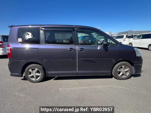 Buy Used 2011 Toyota Noah ZRR70G (YBR03957) - Carused.jp