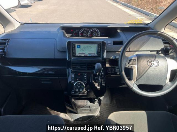 Used 2011 AT toyota noah ZRR70G Image[18]