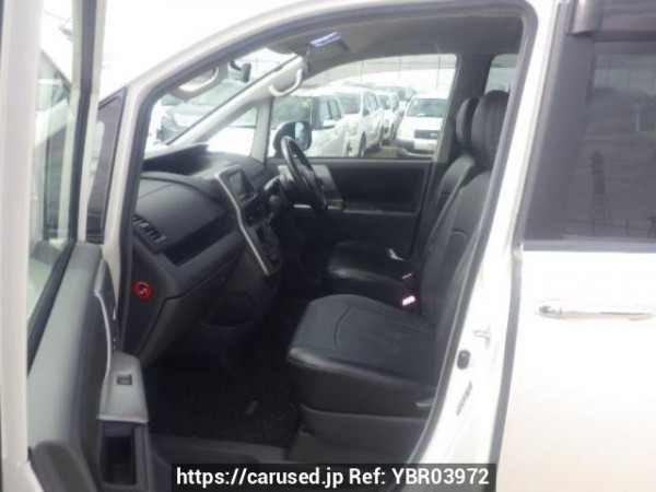 Used 2010 AT toyota voxy ZRR70W Image[12]