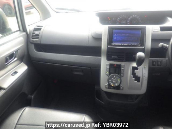 Used 2010 AT toyota voxy ZRR70W Image[18]