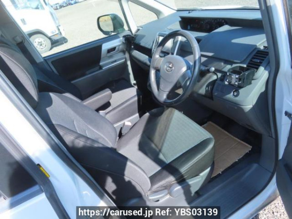 Used 2007 AT toyota voxy ZRR70W Image[13]