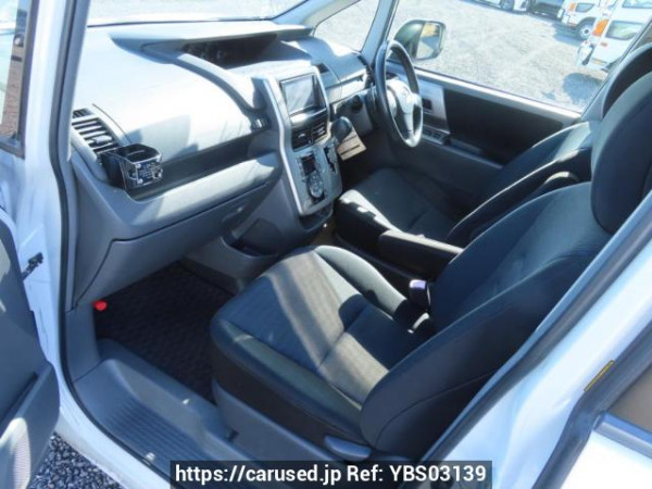 Used 2007 AT toyota voxy ZRR70W Image[15]