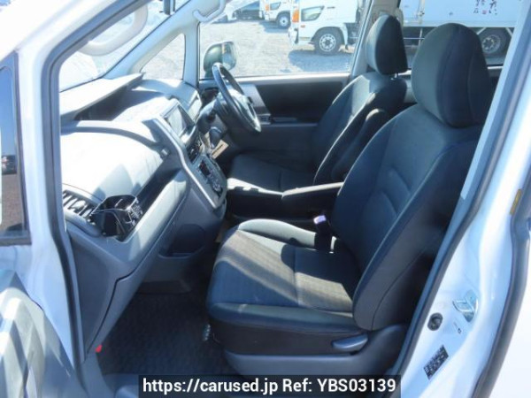 Used 2007 AT toyota voxy ZRR70W Image[16]