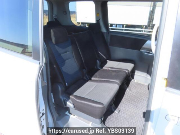 Used 2007 AT toyota voxy ZRR70W Image[18]