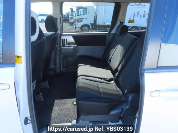 Used 2007 AT toyota voxy ZRR70W Image[19]