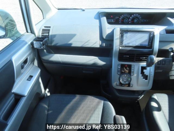 Used 2007 AT toyota voxy ZRR70W Image[25]