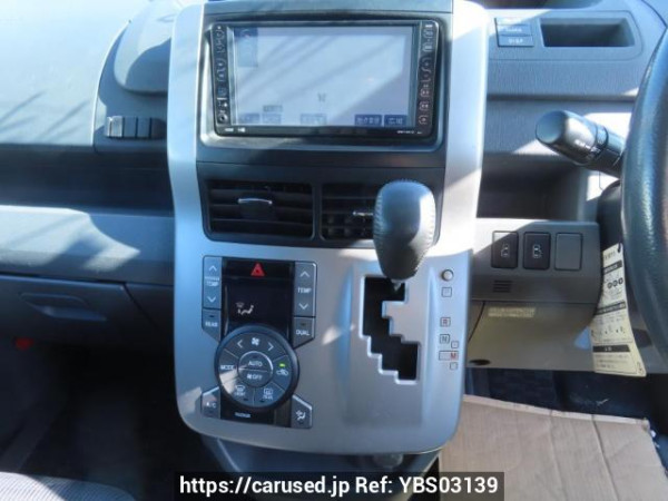 Used 2007 AT toyota voxy ZRR70W Image[30]