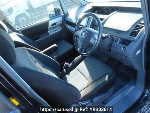 Used 2007 AT toyota noah ZRR75W Image[13]