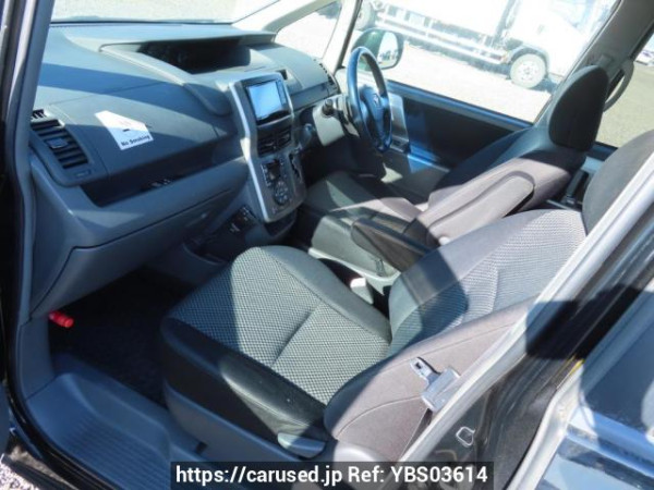 Used 2007 AT toyota noah ZRR75W Image[15]