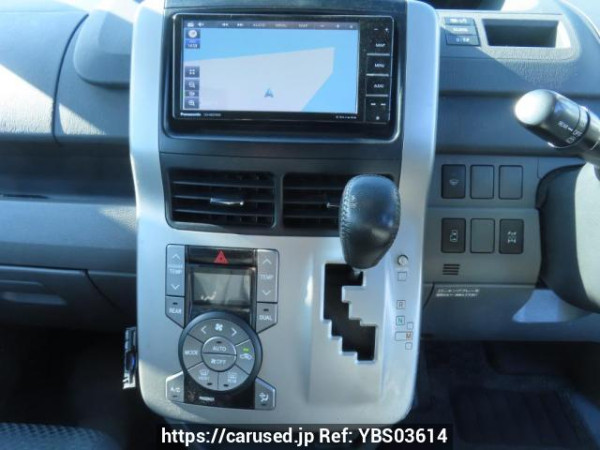 Used 2007 AT toyota noah ZRR75W Image[29]