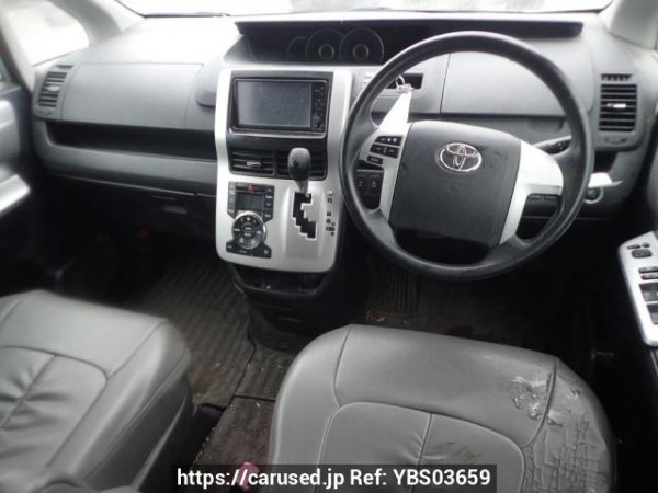 Used 2011 AT toyota noah ZRR70G Image[15]