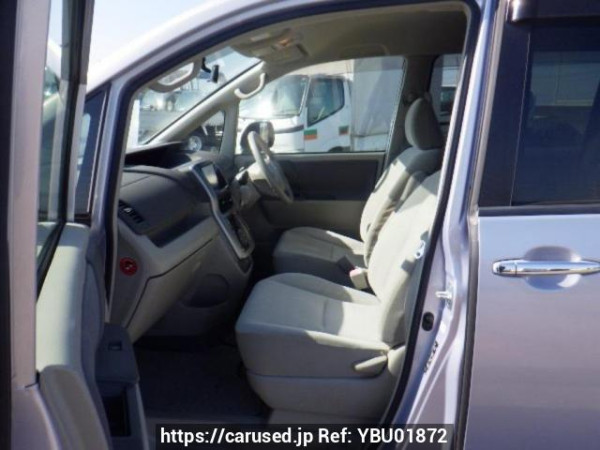 Used 2010 AT toyota noah ZRR70G Image[12]
