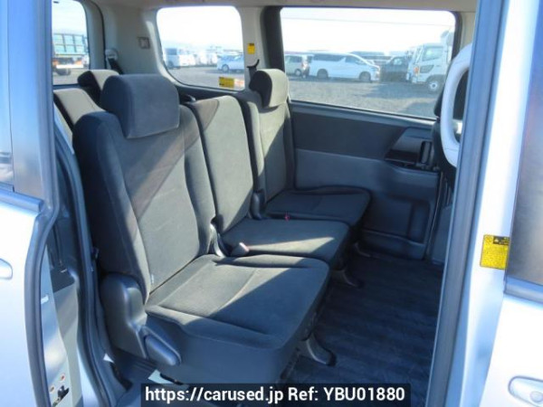 Used 2007 AT toyota noah ZRR70G Image[18]