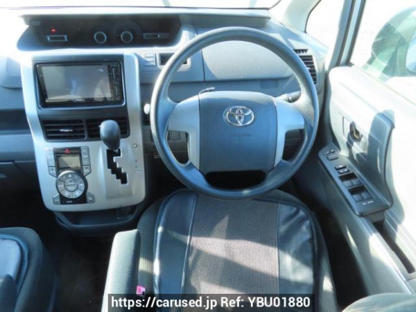 Used 2007 AT toyota noah ZRR70G Image[26]