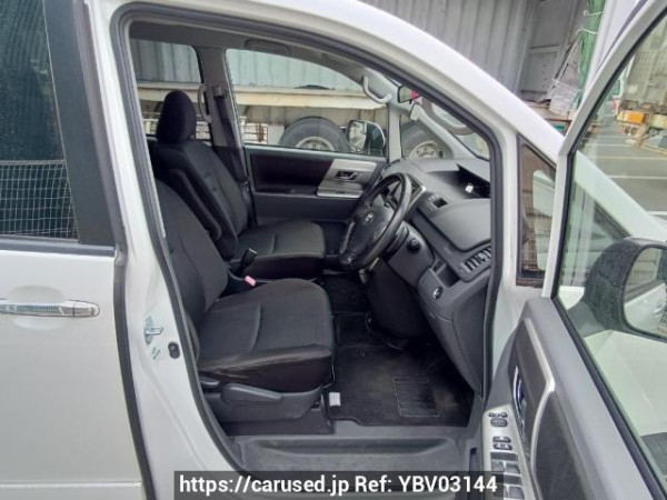 Used 2010 AT toyota voxy ZRR70W Image[13]