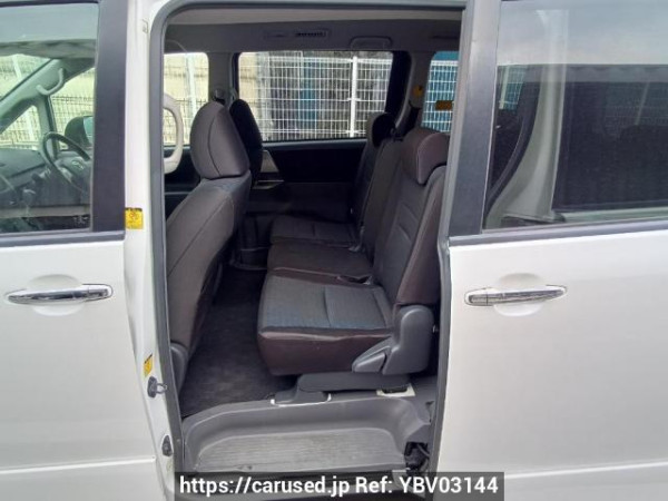 Used 2010 AT toyota voxy ZRR70W Image[16]