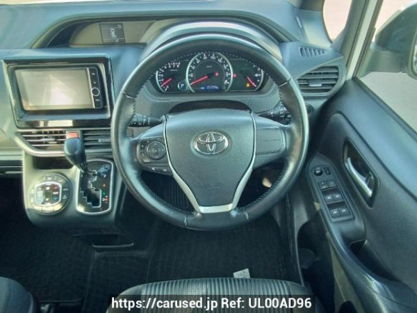 Used 2014 AT toyota noah ZRR85W Image[20]