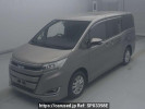 Toyota Noah ZWR80G